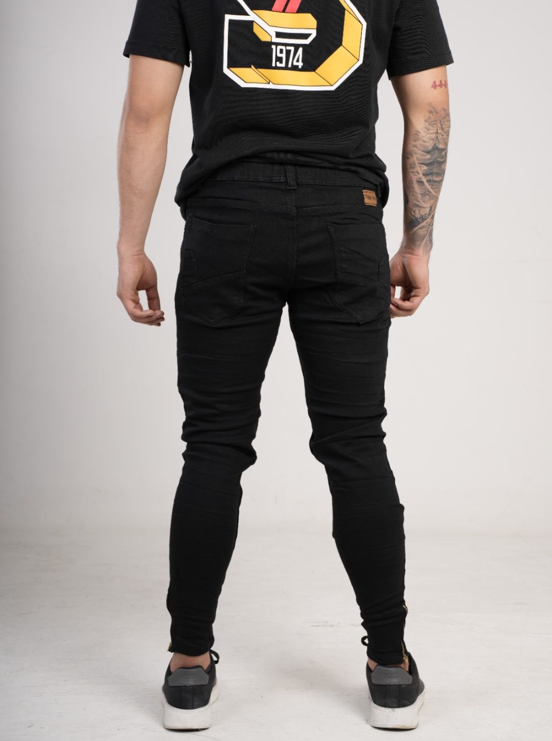Pantalón tipo Yogger con cremallera