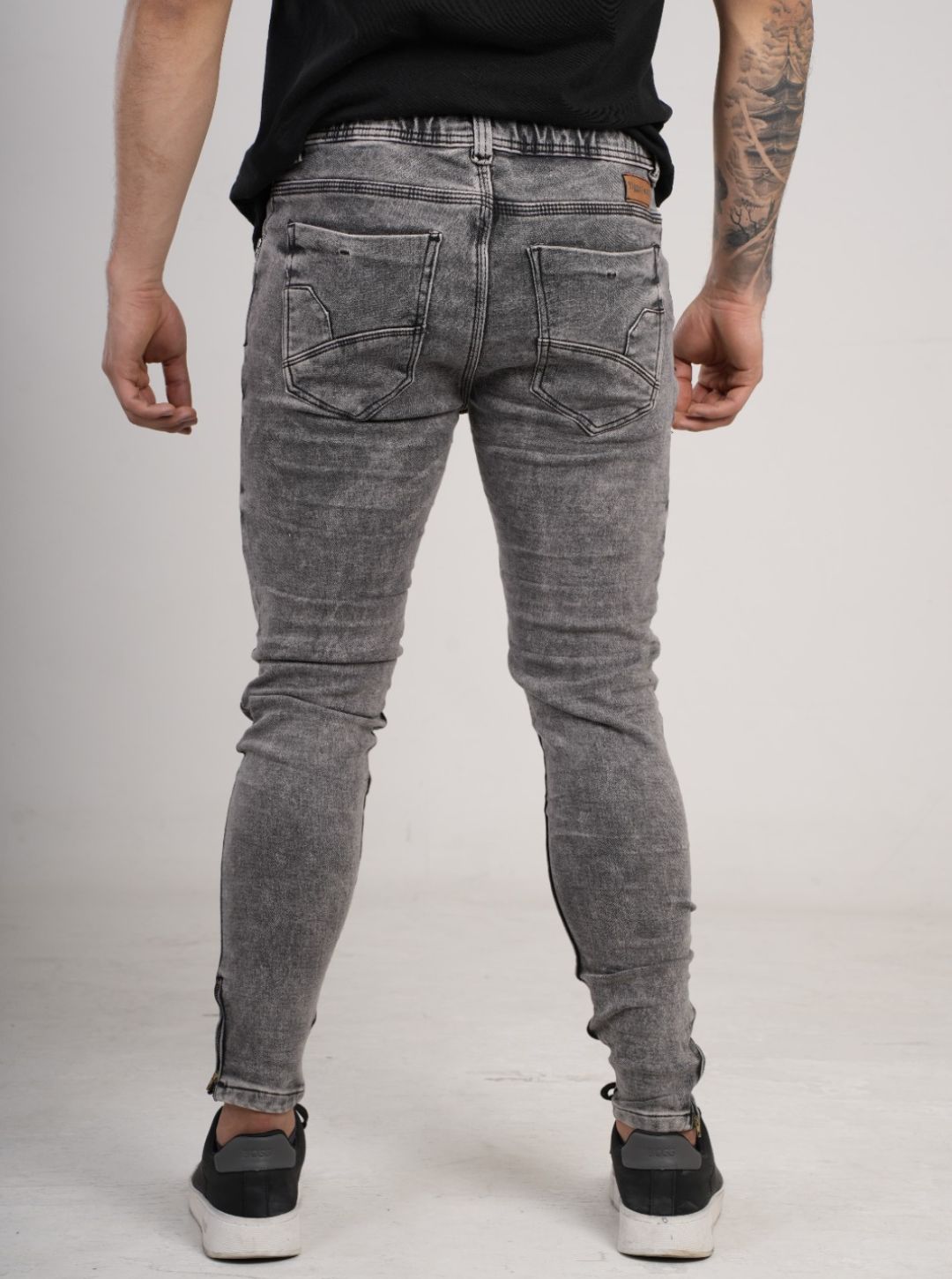 Pantalón tipo Yogger con cremallera