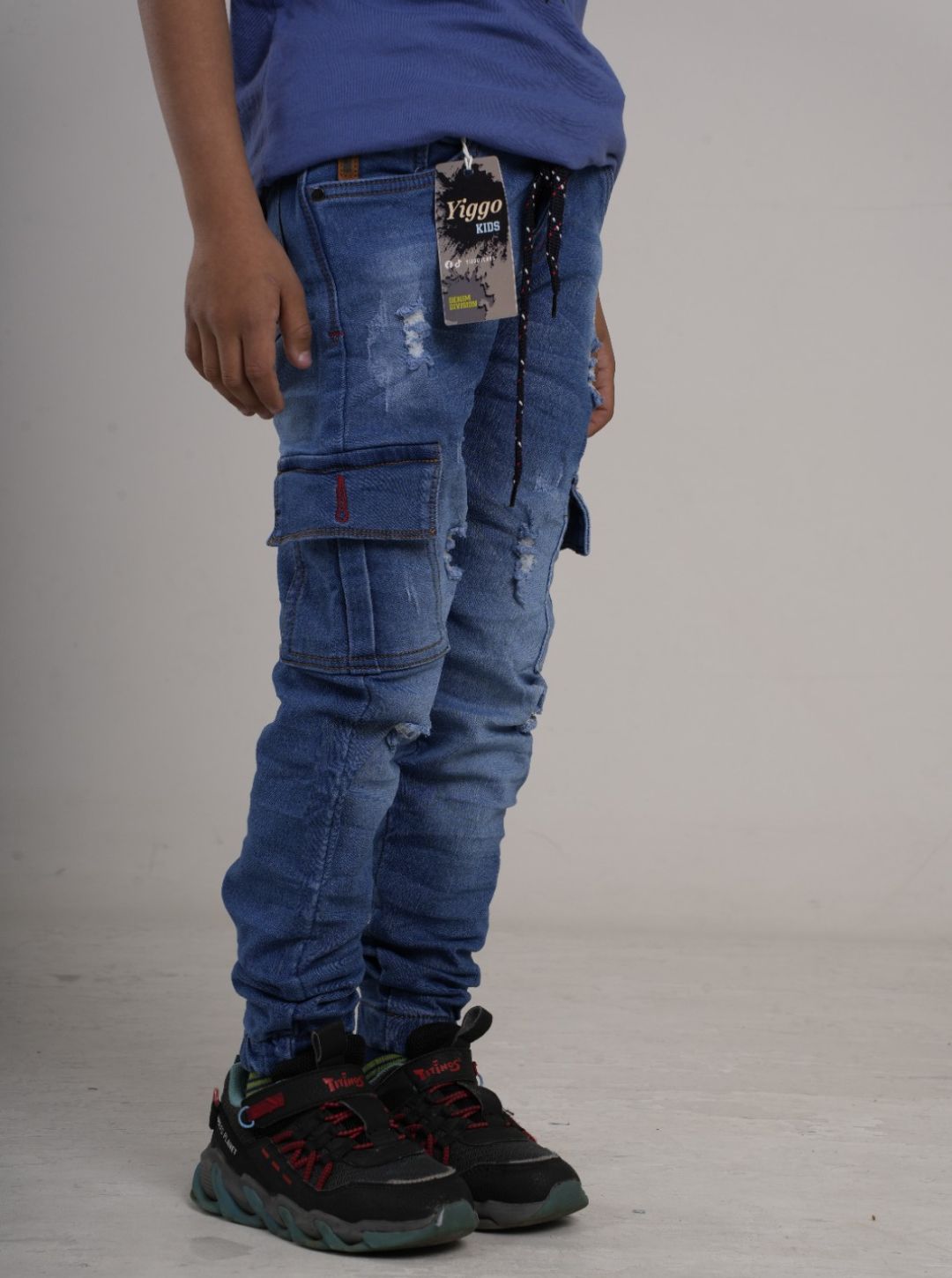 Pantalón en Jean cargo rígido camuflado para niño
