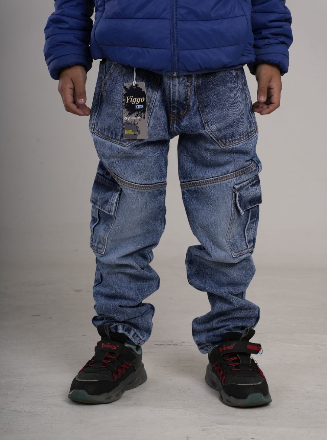 Pantalón en Jean cargo rígido camuflado para niño