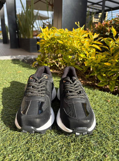 TENIS V NEGROS CUERINA BRILANTES