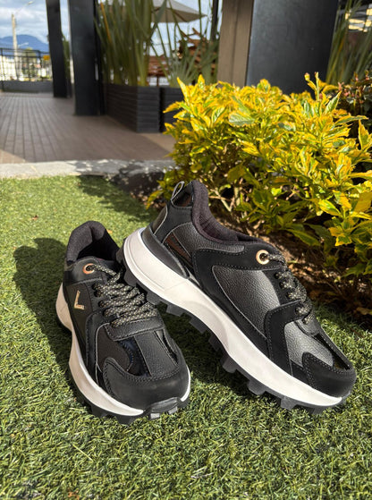 TENIS V NEGROS CUERINA BRILANTES