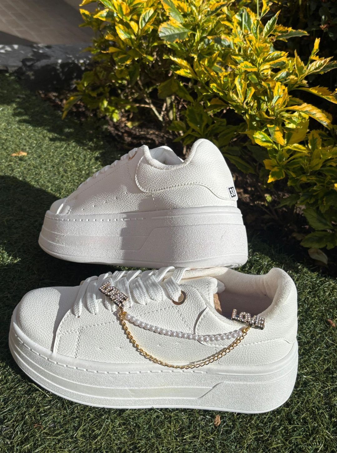 Tenis white love