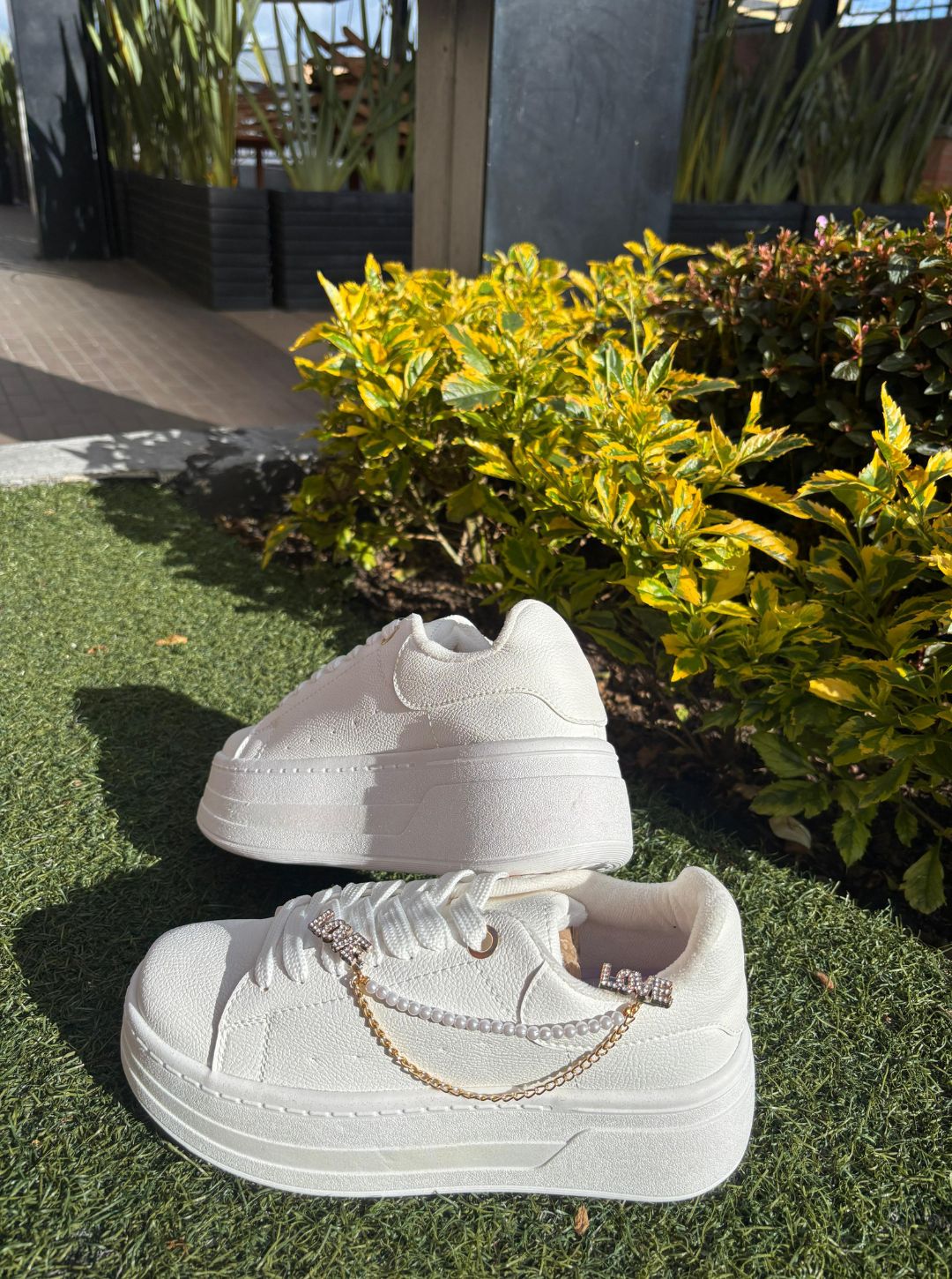Tenis white love